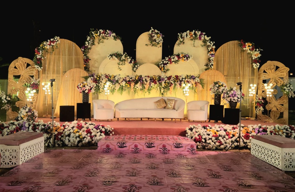 Shendi Stage with Golden Arches and Floral Accents